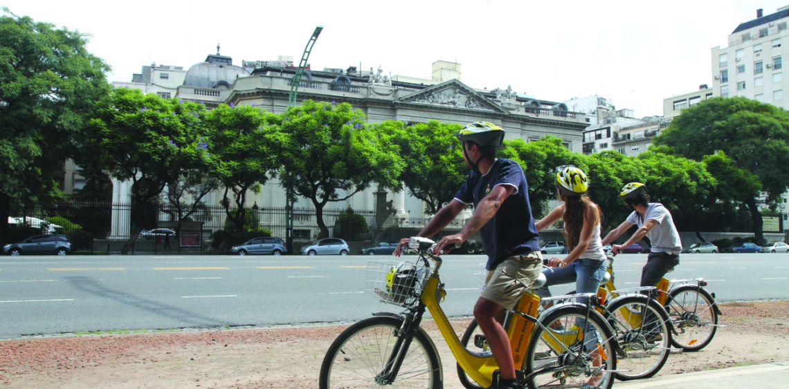 Turismo en dos ruedas: los secretos de la Ciudad, en una vuelta en bicicleta