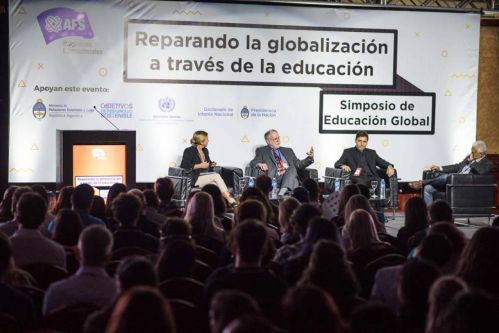Simposio Educacional Global en el Hotel Panamericano