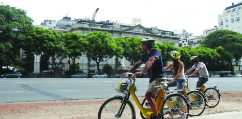 Turismo en dos ruedas: los secretos de la Ciudad, en una vuelta en bicicleta